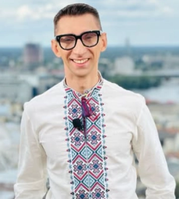 Телеведучий Слава Соломка розповів про діагноз, який змінив його життя і звільнив від служби