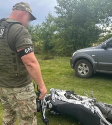 За кордон на мотоциклі: ще одну схему для ухилянтів викрили на Рівненщині