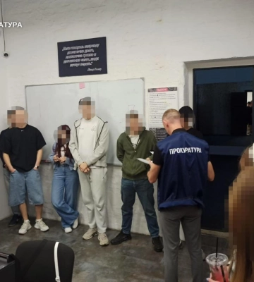 Прокуратура зупинила діяльність шахрайських колцентрів у Дніпрі