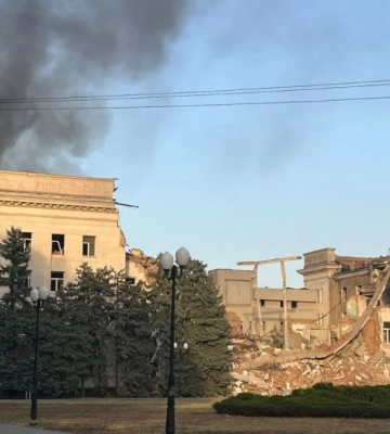 Росіяни спалили будівлю Херсонської ОДА (ФОТО)