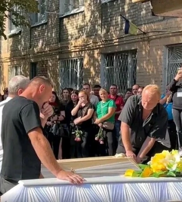 У Києві попрощалися із загиблими дворічною Ангеліною та її мамою Надією