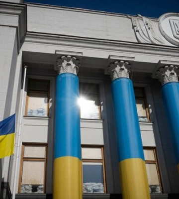 На будівлі Верховної Ради приспустили державний прапор в пам&#039;ять про Андрія Парубія