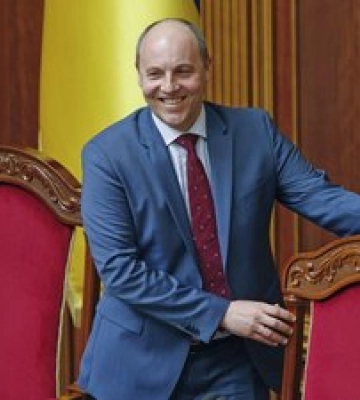 Знак скорби: как Верховная Рада almostила память убитого экс-спикера