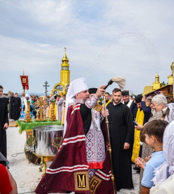 Митрополит Епіфаній освятив наріжний камінь під будівництво храму на Самбірщині