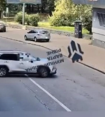 Маневри не за правилами: у Рівному зняли розвороти через суцільну (ВІДЕО)