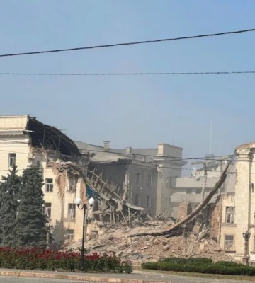 В результате российского артобстрела горело здание Херсонской ОГА: что известно 