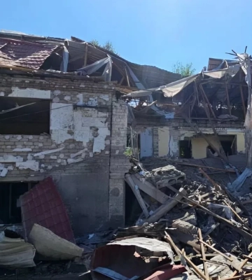 Російські військові завдали авіаудару по району залізничного вокзалу в Херсоні. ФОТО