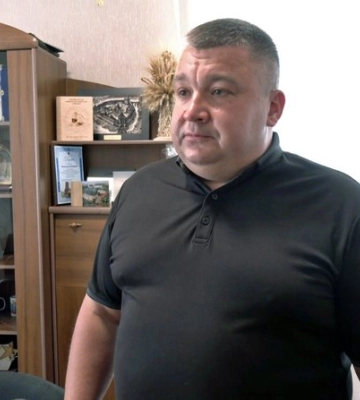У громаді на Волині люди самотужки ремонтують дороги бетоном: скидаються грішми та працюють разом