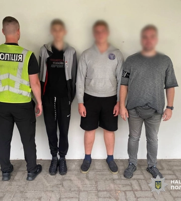 У Києві затримані двоє юнаків, які на замовлення ворога підпалили автомобіль військового