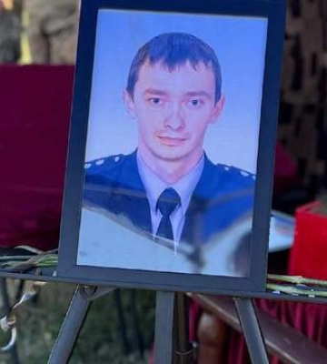 Тіло довго не могли забрати з поля бою: на Дніпропетровщині попрощалися з Дмитром Кравченком