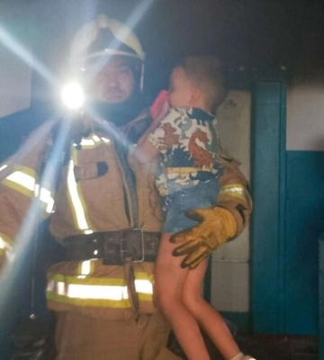 У Харкові на пожежі врятували дітей