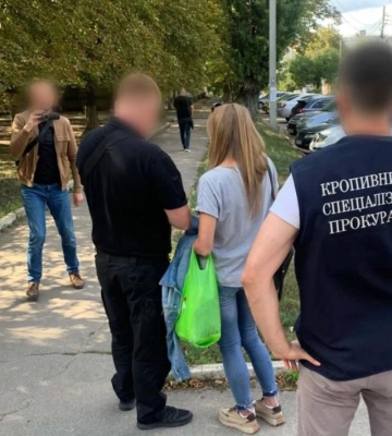 Обіцяла за 2000 доларів ухилитися від мобілізації: у Кропивницькому затримали секретаря ВЛК