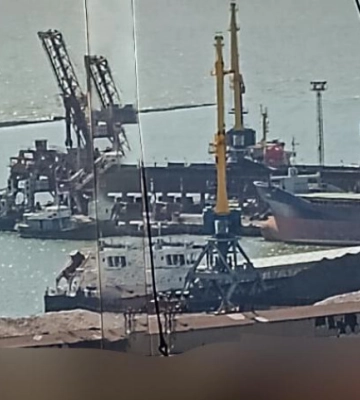 В Мариупольском порту снова грузят украденное зерно и уголь