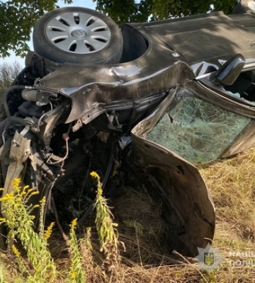 На Волині 18-річна водійка влетіла в дерево:  троє людей  – у лікарні 