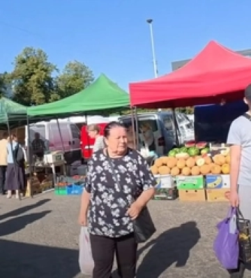 На ринку у Луцьку продають особливий сорт корисної фіолетової картоплі (фото, відео)