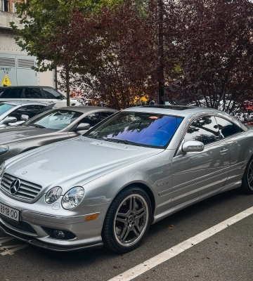 Их существует всего 777: в Киеве засветился 600-сильный заряженный Mercedes 2000-х 