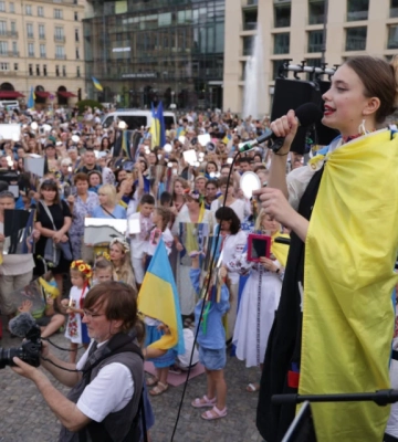 Бути частиною України: що змушує українців за кордоном діяти. Інсайти від ОПОРИ