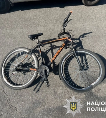 У селі на Київщині необачний підліток на велосипеді потрапив під автомобіль. ФОТО