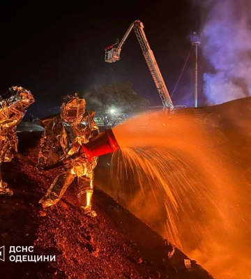 В Измаиле начался масштабный пожар после атаки российских «шахедов»