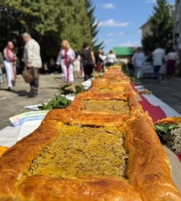 На Львівщині встановлено рекорд України: майже 36-метровий пиріг