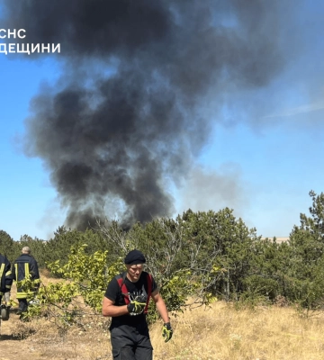 ДСНС: масштабна пожежа спалахнула на паливно-енергетичному обʼєкті на Одещині після удару РФ
