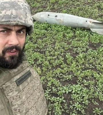 Военный Егор Фирсов призвал главу Деснянской РГА Бахматова направить энергию на службу в ВСУ Военный Егор Фирсов призвал главу Деснянской РГА Бахматова направить энергию на службу в ВСУ