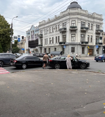 На перехресті у центрі Черкас сталася ДТП: рух ускладнений (ФОТО)