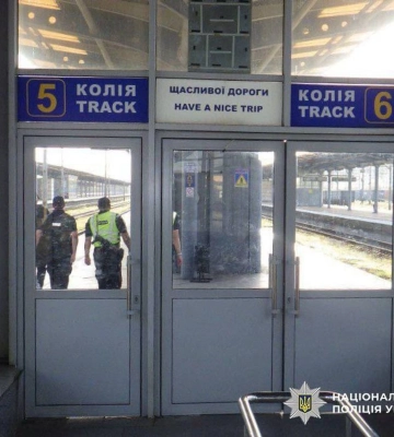 Заліз на дах електропотягу зробити селфі: у Києві помер чоловік, якого днем раніше вразило струмом