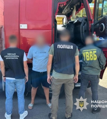 $13200 за втечу до Молдови у фурі серед газованих напоїв: на Одещині затримали підприємця з Київщини