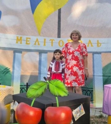 Первый звонок мелитопольских школ в Запорожье: встретили с мечтой о возвращении домой (фото, видео)