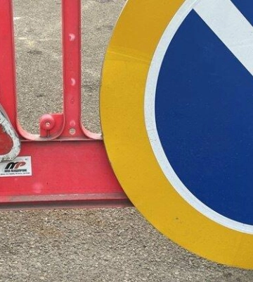 Рух з перешкодами: у центрі Дніпра закрили частину дороги
