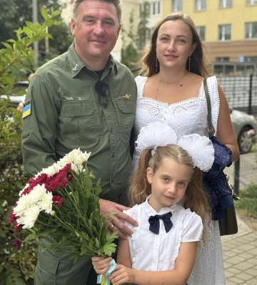 "Моя мрія була повернутися живим з полону": захисник "Азовсталі" з Луцька повів доньку у перший клас "Моя мрія була повернутися живим з полону": захисник "Азовсталі" з Луцька повів доньку у перший клас
