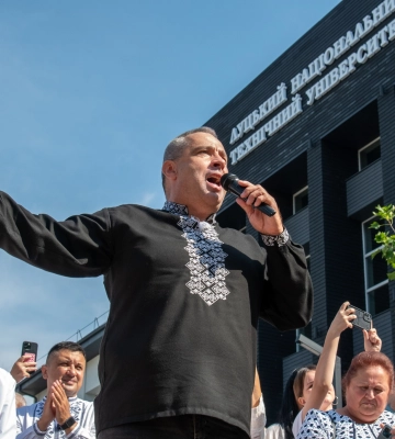 Волинські студенти розпочали навчальний рік: урочистості для першокурсників медінституту та ЛНТУ