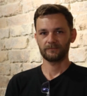 «Відчуваю вкоріненість вглиб поколінь», – Павло Коробчук про дослідження роду, збірку «Навій» і Луцьк, як місто світла