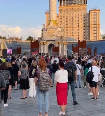 Хвилина мовчання на Майдані: у Києві вшанували пам’ять Андрія Парубія. ВIДЕО