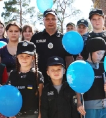 На Миколаївщині у Коблівській громаді провели урок безпеки для дітлахів-переселенців з Херсонщини