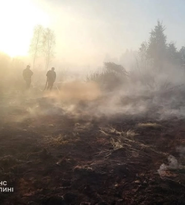 У Володимирському районі горить будинок (Відео)