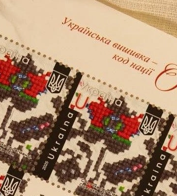 Укрпошта випустила дві нові марки із серії «Українська вишивка - код нації»