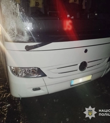 У Рахові водій пасажирського автобуса збив 20-річного хлопця і втік