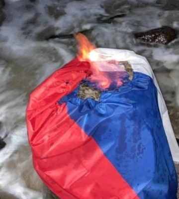 Активисты женского движения сопротивления «Злая Мавка» опубликовали видео сожжения флага РФ в Севастополе