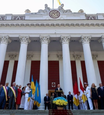 Одеса святкує День міста: урочисте підняття прапора та вручення почесних нагород