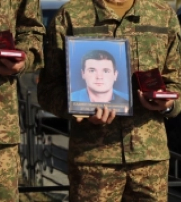 У Вараші вручили посмертні відзнаки родинам восьми мужніх захисників