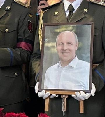 У Львові попрощалися із вбитим політиком Андрієм Парубієм: хто прийшов на поховання 