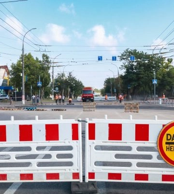 Завтра відкриють проїзд біля зоопарку після ремонту трамвайного переїзду