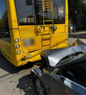 У Полтаві легковик протаранив тролейбус
