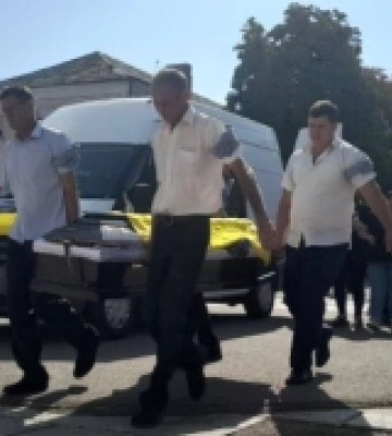 У Первомайську провели в останню путь захисника Михайла Добровольського