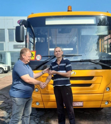 Ліцей у Соколівській громаді отримав новий шкільний автобус