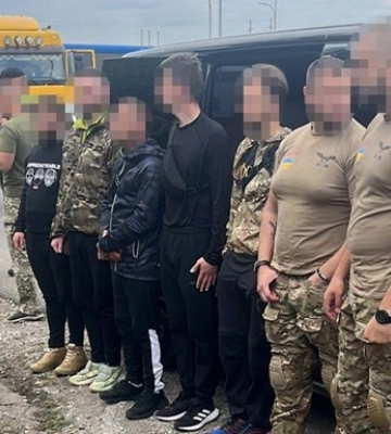 Поліцейський з Києва вивозив ухилянтів під виглядом спецпризначенців