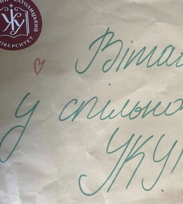 Режисерка Ворожбит заявила, що її доньці відмовили у проживанні в гуртожитку УКУ через ЛГБТ-символіку в соцмережах