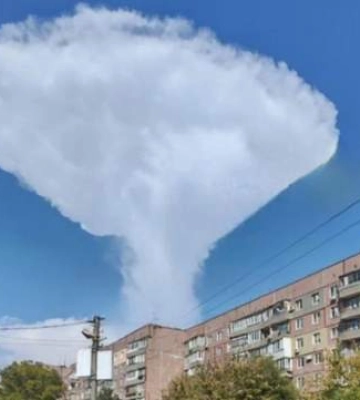 Над Дніпром помітили хмару у формі гриба: що це таке